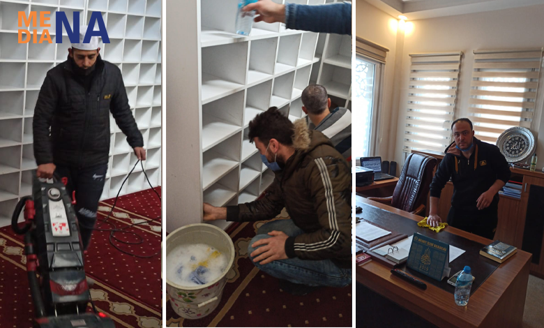 سوريون يتطوعون في تنظيف مسجد باسطنبول