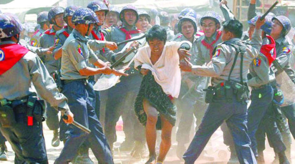 لأنها تحرض على العنف “فيس بوك” يزيل صفحة جيش ميانمار