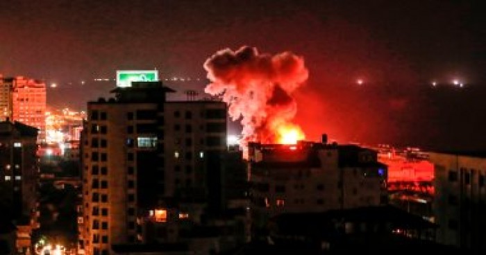 طيران حربي مجهول المصدر يضرب الكلية الحربية في حلب