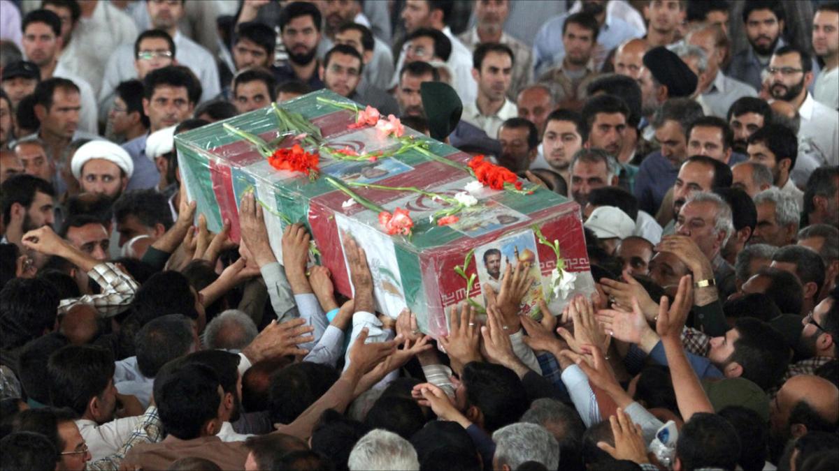 مقتل 4 عناصر من الحرس الثوري الإيراني على يد مجهولين