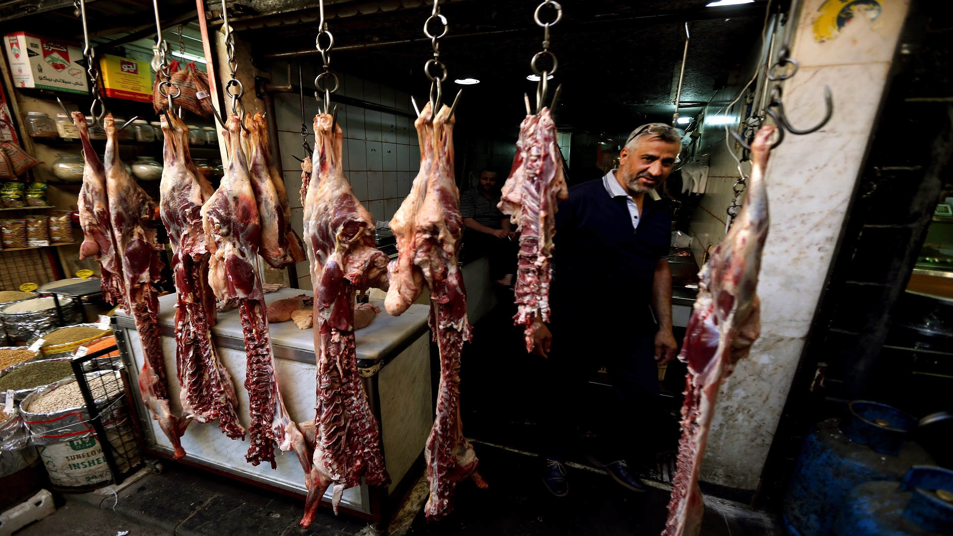 انتشار ظاهرة بيع اللحوم المجهولة في العاصمة دمشق #سوريا #دمشق #لحوم_فاسدة #ميديانا https://wp.me/pcLYFQ-z6