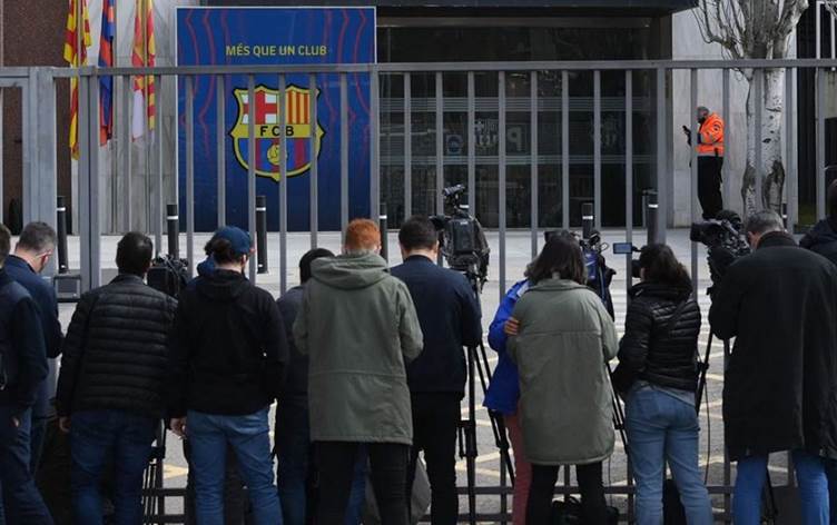 مداهمة مقر نادي برشلونة وحملة اعتقالات لعدة أشخاص