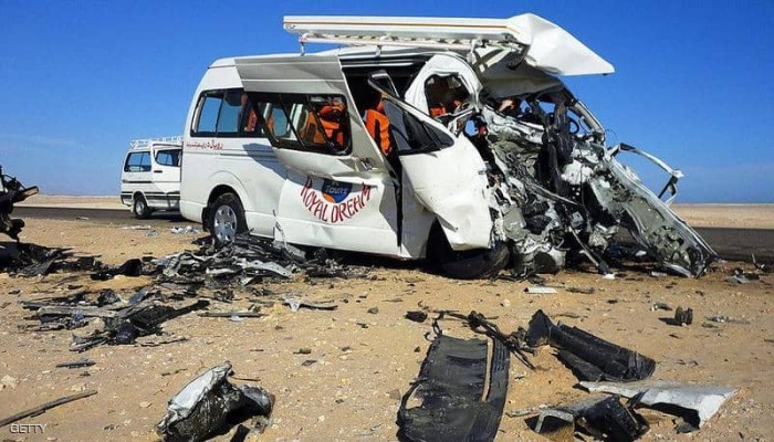 حادث سير "مروع" في مصر.. قتلى وأشلاء على الطريق السريع