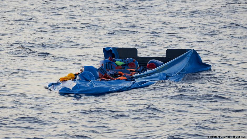 مقتل 130 مهاجراً قبالة سواحل ليبيا إثر غرق قاربهم المطاطي