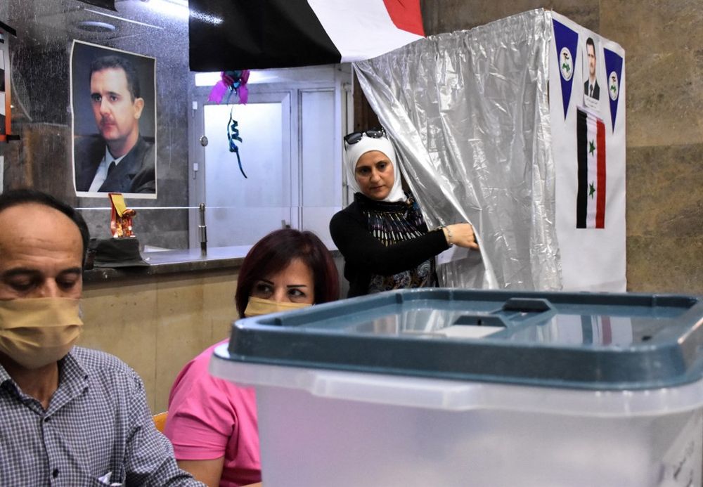مرشحان ينافسان بشار الأسد في السباق الانتخابي الهزلي