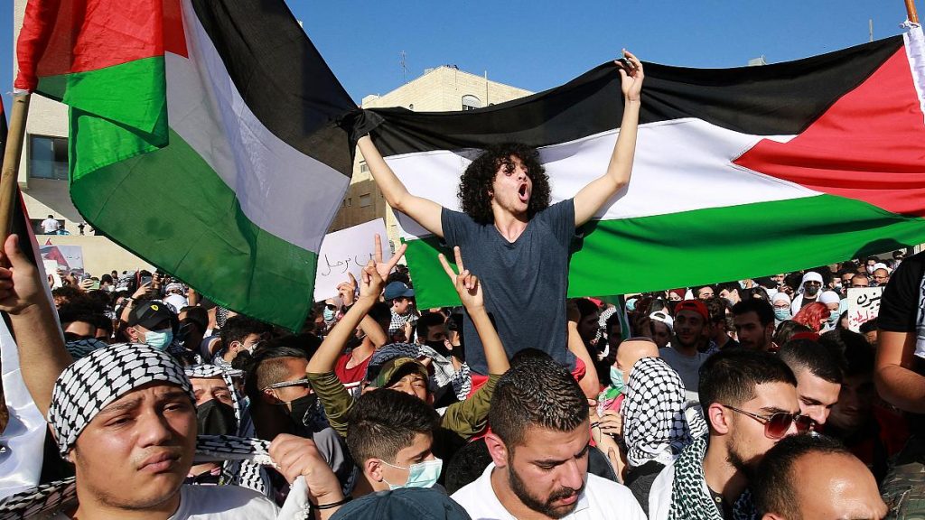 فرنسا تحظر خروج المسيرات المؤيدة للفلسطينيين في باريس