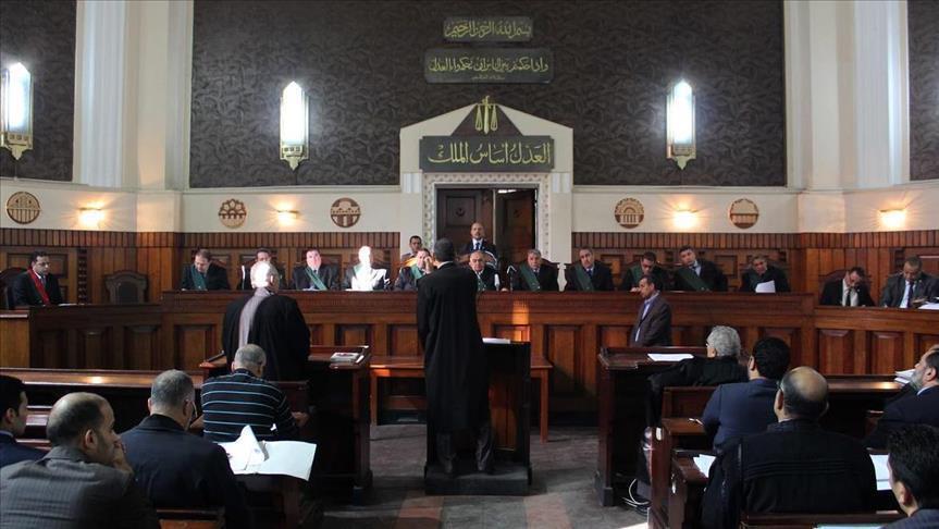 محكمة مصرية تقضي بإعدام أب ونجليه قتلوا شاباً وسط الشارع