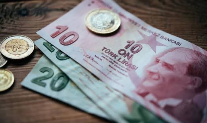 هبوط في سعر صرف الليرة التركية أمام الدولار