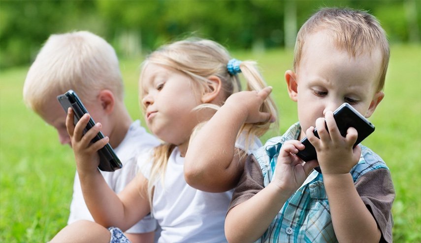 نصائح هامة من مخاطر استخدام الأطفال الهواتف المحمولة