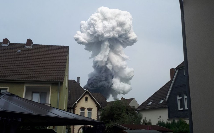 حريق ضخم في ألمانيا يتسبب بفقدان خمسة عمال