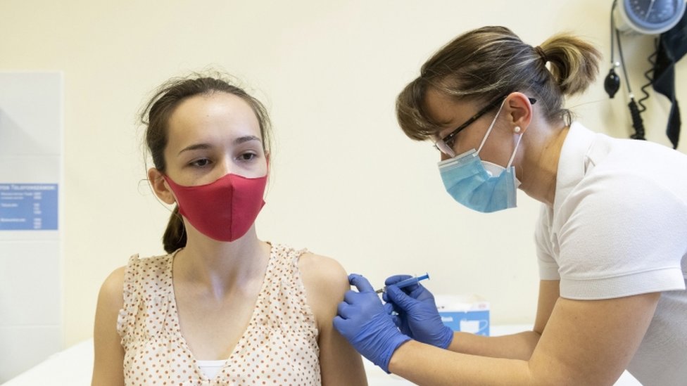 بوتين يشجع مواطنيه لأخذ اللقاح ويستبعد فكرة التطعيم الإجباري