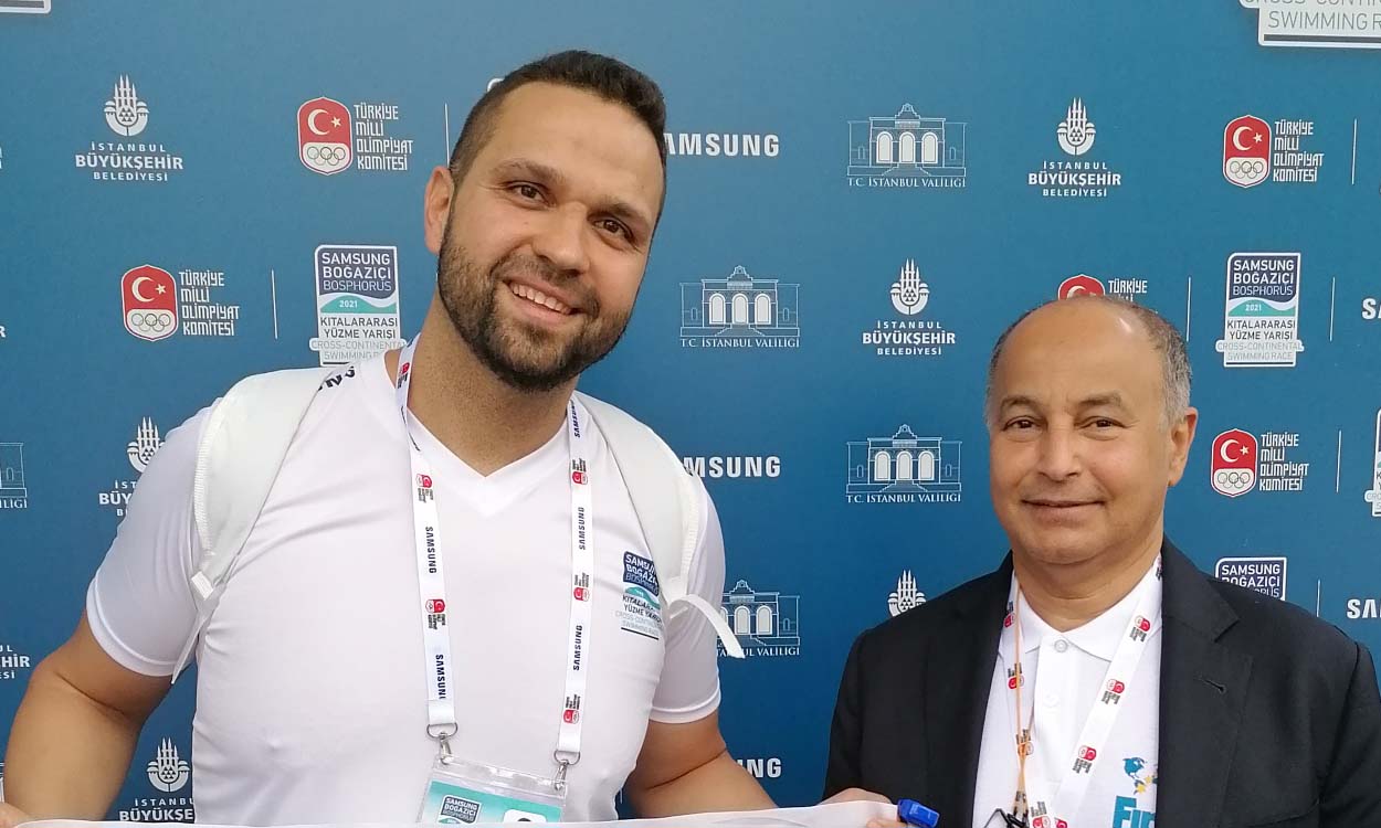 لاجئ سوري يحصد المركز الأول في بطولة السباحة العالمية بتركيا