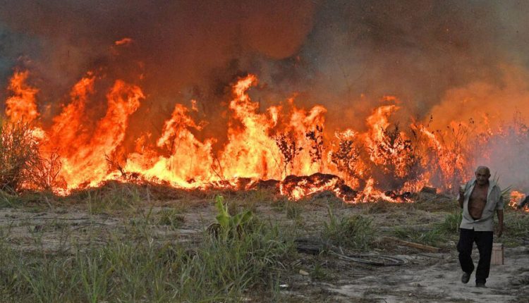 وزارة الطوارئ الروسية تعلن عن 50 حريق مستعر في البلاد