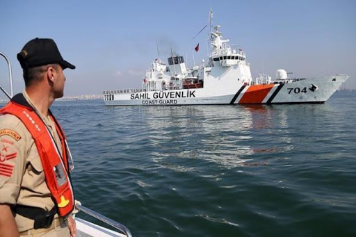 إنقاذ 61 مهاجراً غير نظامي في مياه بحر إيجه بتركيا