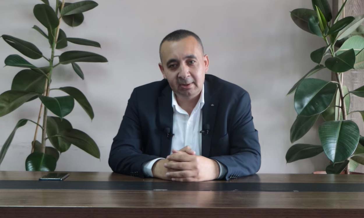 الاستاذ "طه غازي" يطرح مقترحات لحلّ مشكلة المعلمين السوريين في تركيا