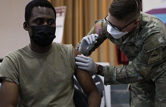 الجيش الأمريكي يرفض التطعيم وتهديدات بالتسريح من الخدمة