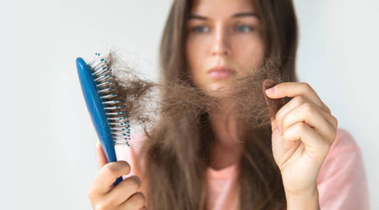 ثلاثة علاجات طبيعية لتساقط الشعر