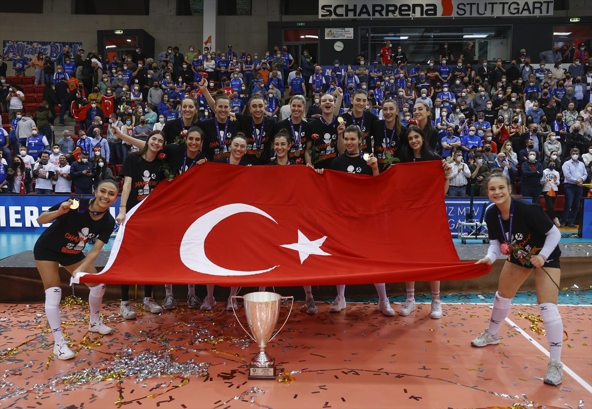 نادي تركي يتوج بطلا في دوري أبطال أوروبا للكرة الطائرة للسيدات
