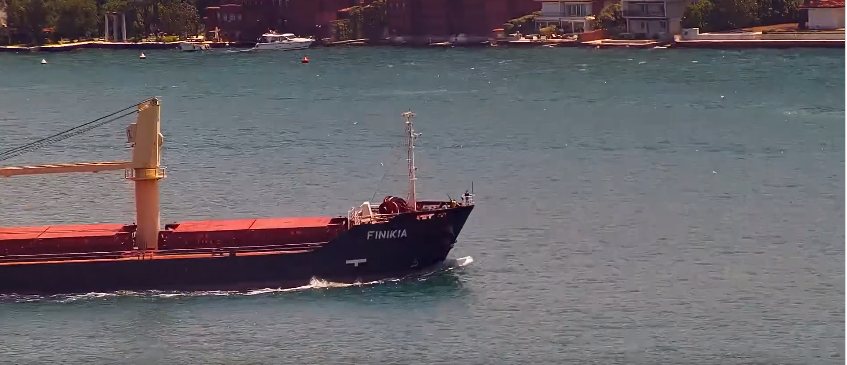 سفينة للنظام السوري محملة بضائع أوكرانية مسروقة تعبر مضيق البوسفور باتجاه البحر المتوسط