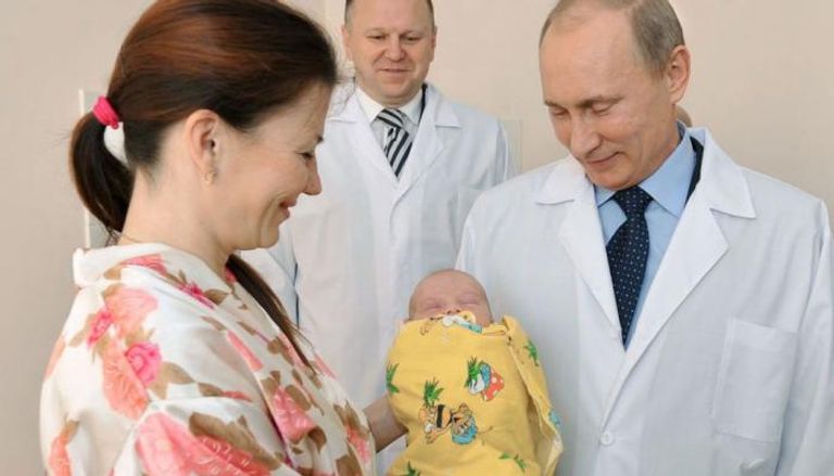 بوتين.. يشجع الروس على الإنجاب في ظل مخاوف من أزمة سكانية رهيبة