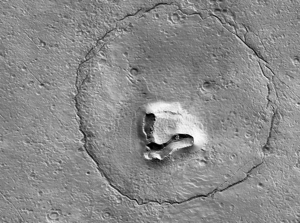 ناسا تنشر صورة لشكل غريب على المريخ