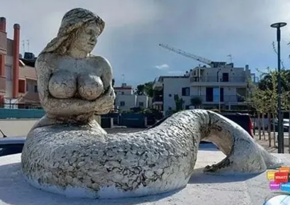 تمثال لحورية البحر يثير الجدل بسبب شكله المثير