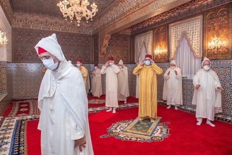 ملك المغرب يصلي القدر