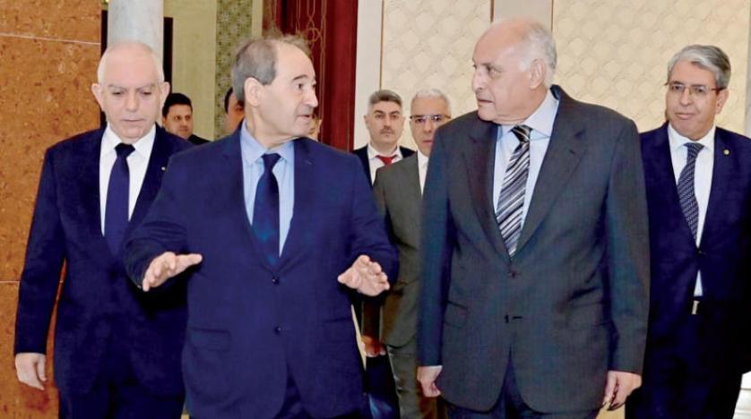 وصل وزير خارجية النظام السوري، فيصل المقداد، أمس السبت، إلى العاصمة الجزائرية، الجزائر، في زيارة رسمية، تأتي عقب زيارة المملكة العربية السعودية.