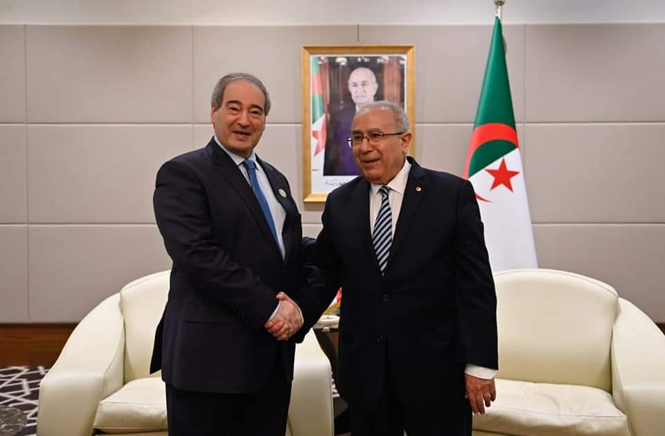 وصل وزير خارجية النظام السوري، فيصل المقداد، أمس السبت، إلى العاصمة الجزائرية، الجزائر، في زيارة رسمية، تأتي عقب زيارة المملكة العربية السعودية.