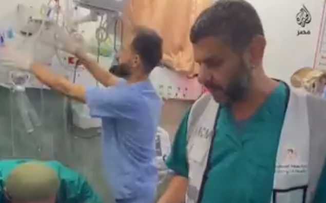 غارات إسرائيلية تستهدف مستشفى الشفاء في غزة